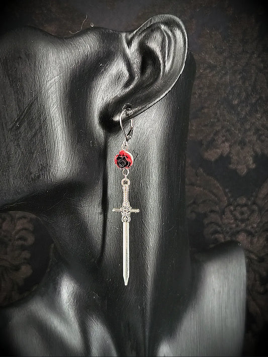 Boucles d'oreilles gothique unique avec épée et rose