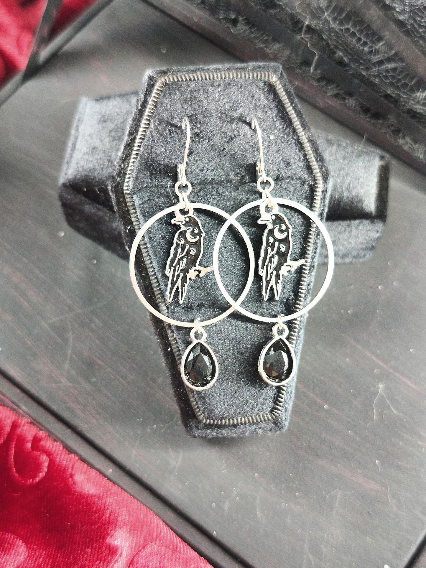 Boucles d’oreilles gothiques Corbeau & Lune et perles noires fait main