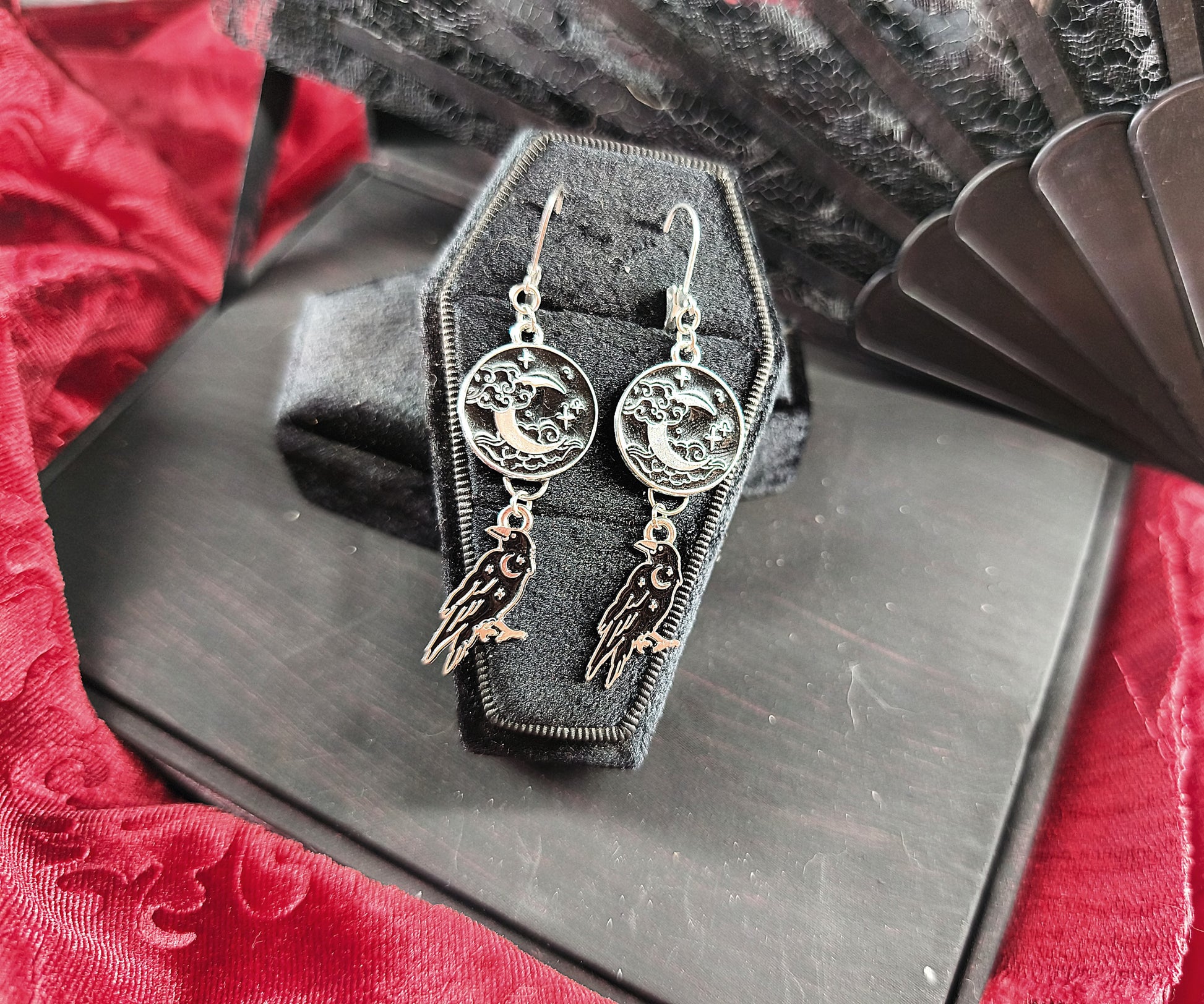 Boucles d’oreilles gothiques Corbeau et Lune – Bijoux witchy