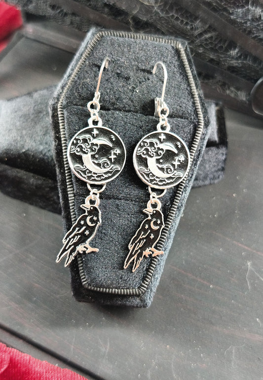 Boucles d’oreilles gothiques Corbeau et Lune – Bijoux witchy faits main