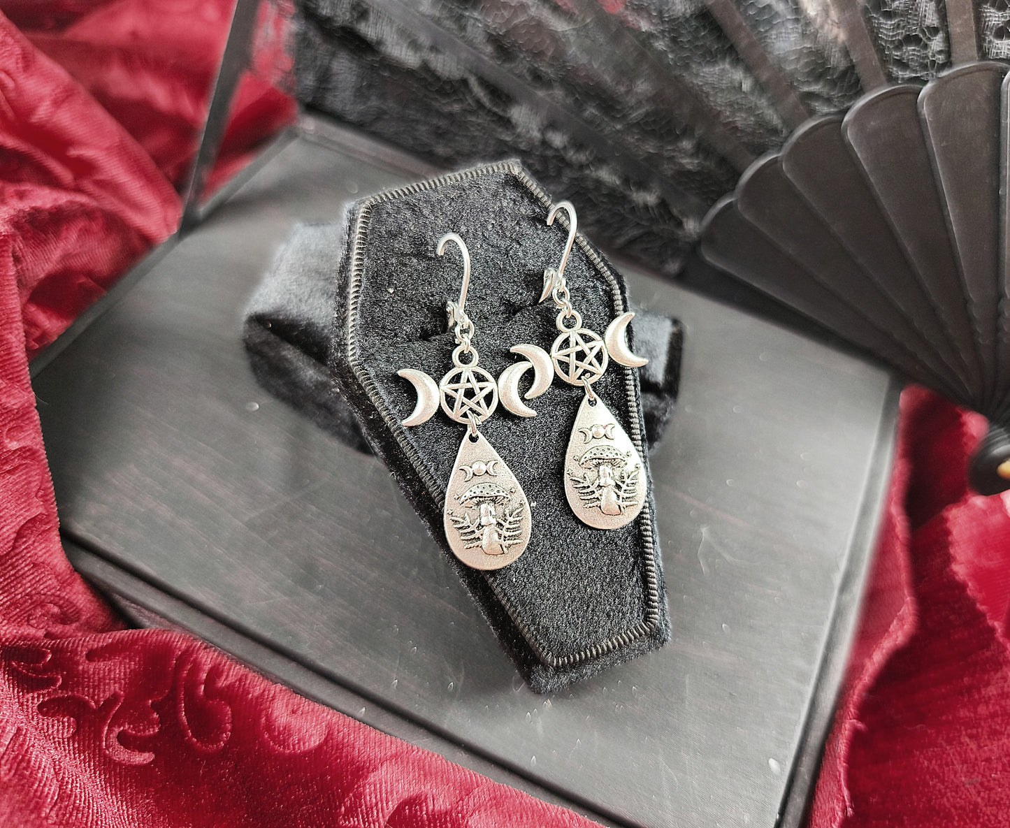 Boucles d’oreilles gothiques triple lune avec pendentif champignon 