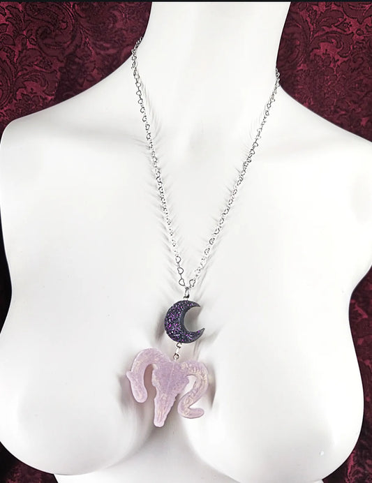 Collier pastel goth avec lune et crâne de bouc fait main