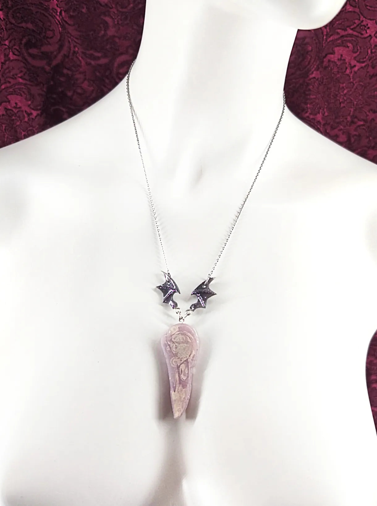 Collier pastel goth crâne de corbeau & ailes de démon