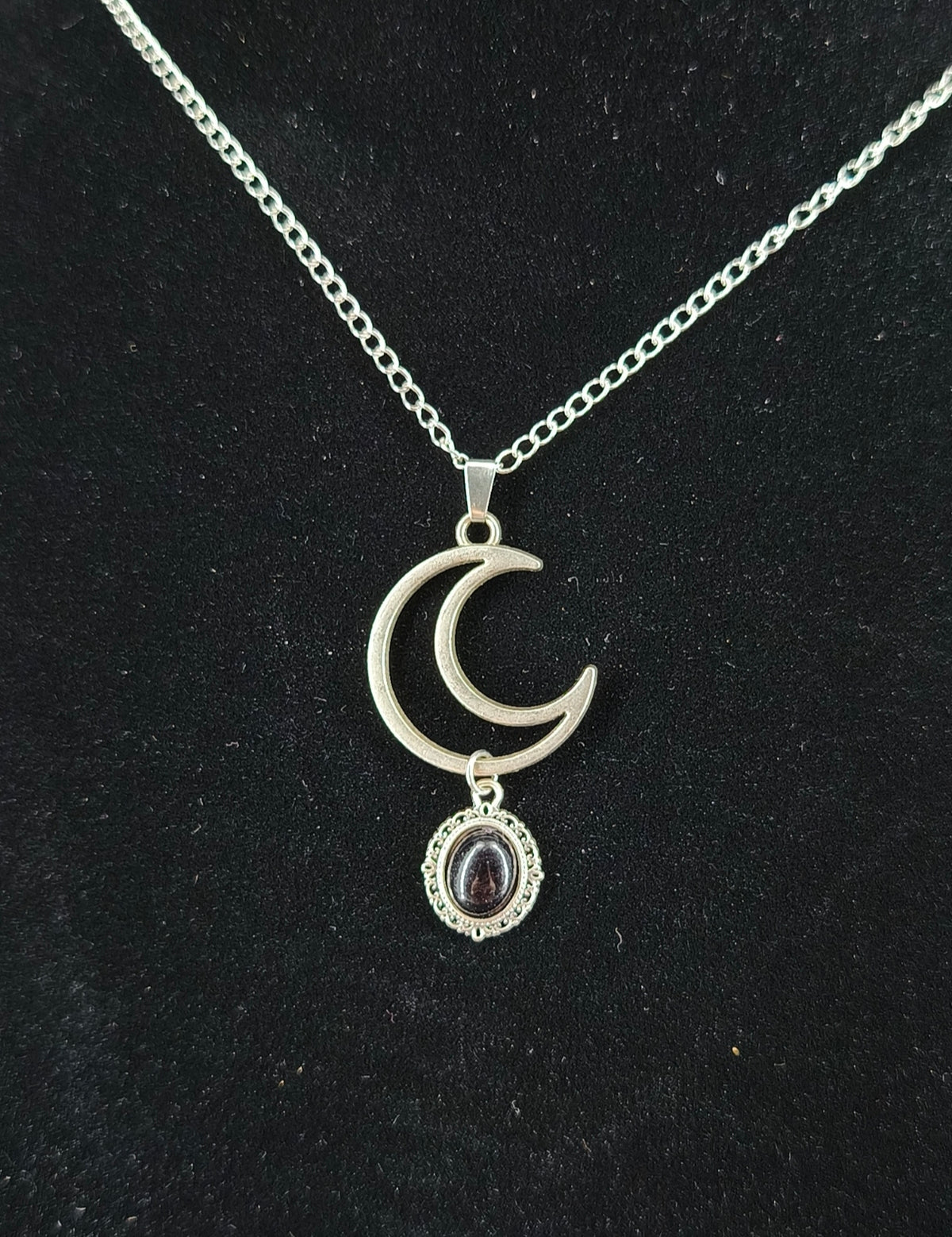 Détail du collier lune & obsidienne noire Séléné fait main