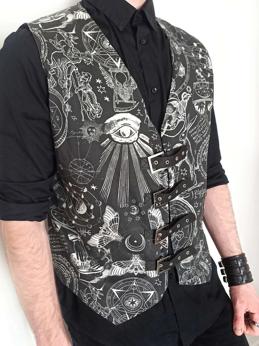 Détail des impressions occultes sur gilet artisanal