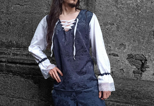 Haut gothique médiéval en jacquard bleu nuit avec laçage, manches en lin et dentelle