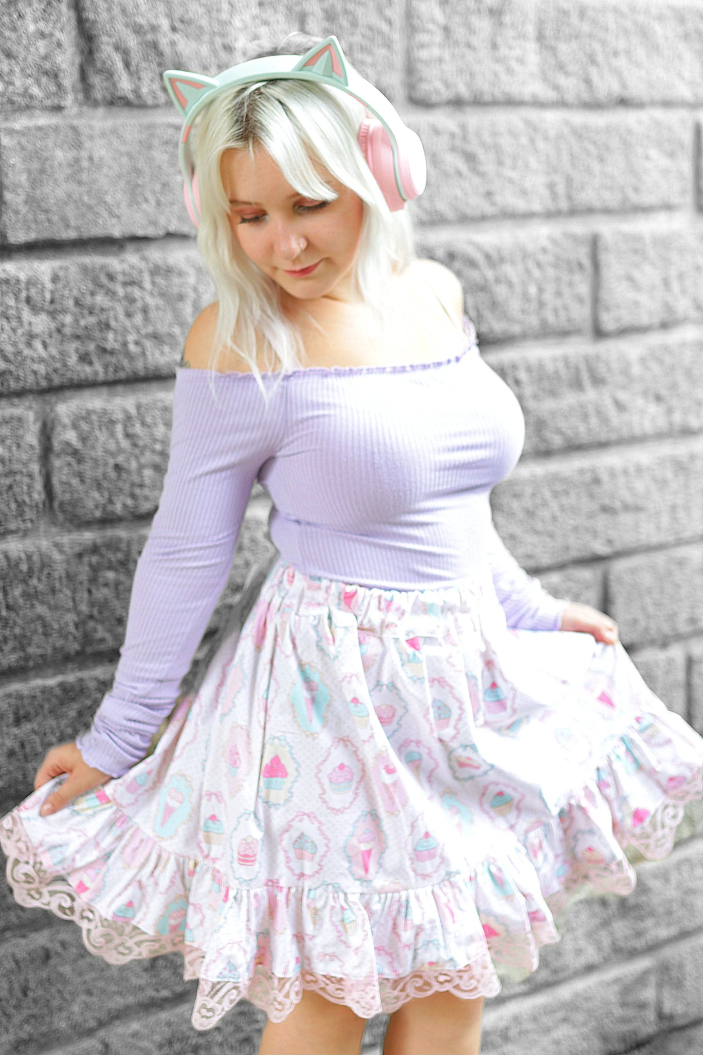 Jupe lolita kawaii en coton imprimé sucreries – Dentelle rose et ruban violet ajustable – Fait main