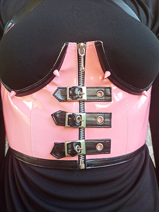Serre-taille pastel goth en cuir véritable rose vinyle & noir – clous et boucles – fait main