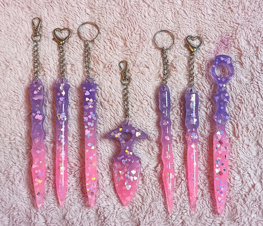 Porte clés self defense kawaii rose et violet fait main en résine