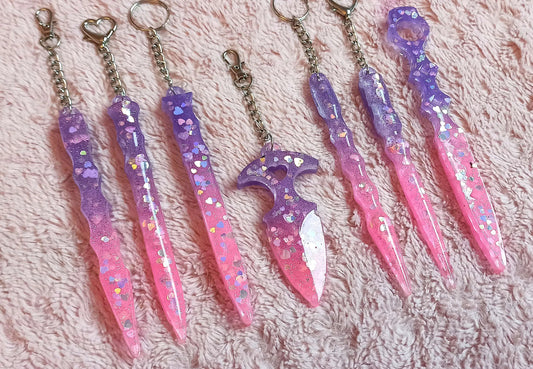 Porte clés self defense kawaii rose et violet fait main en résine