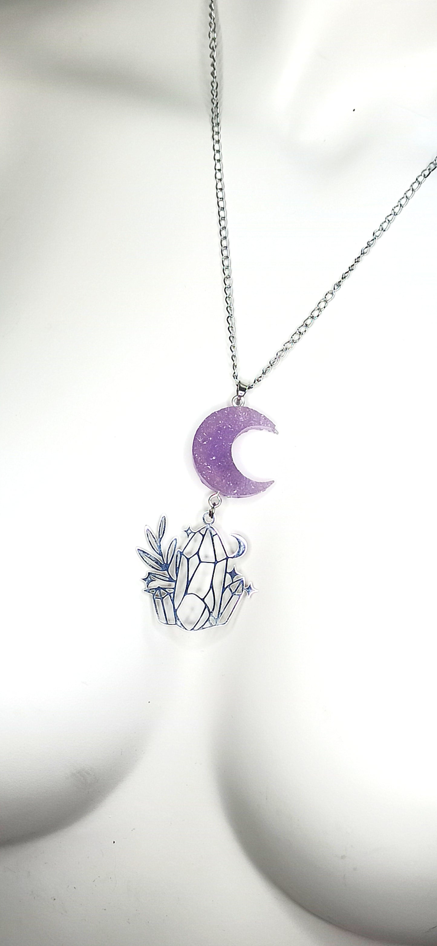 Collier kawaii pastel goth lune violette et cristal – Bijou fait main en acier inoxydable