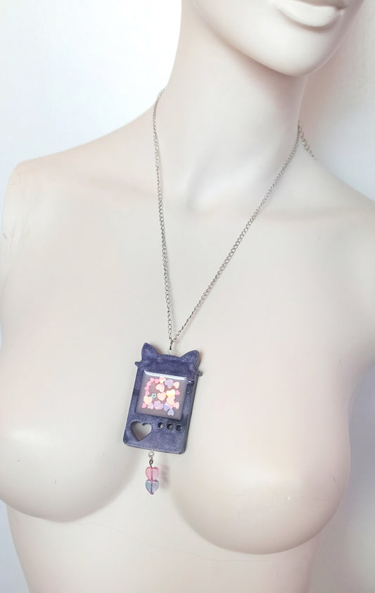 🖤 Collier Tamagotchi Chat Kawaii Pastel Goth – Fait main en résine & acier inoxydable