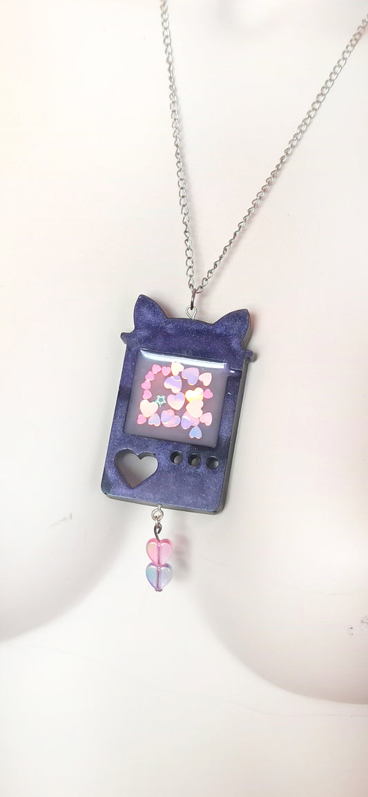 🖤 Collier Tamagotchi Chat Kawaii Pastel Goth – Fait main en résine & acier inoxydable