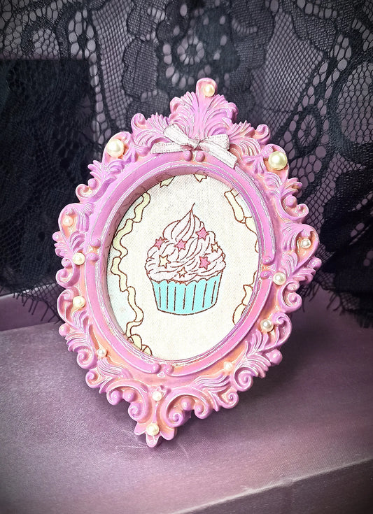 Cadre décoratif kawaii à motif cupcake, noeud et perles fait main
