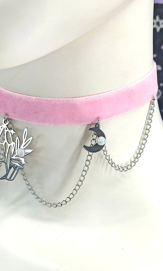 Ras de cou velours rose avec cristaux, lunes et chaines "Moon Cristal"