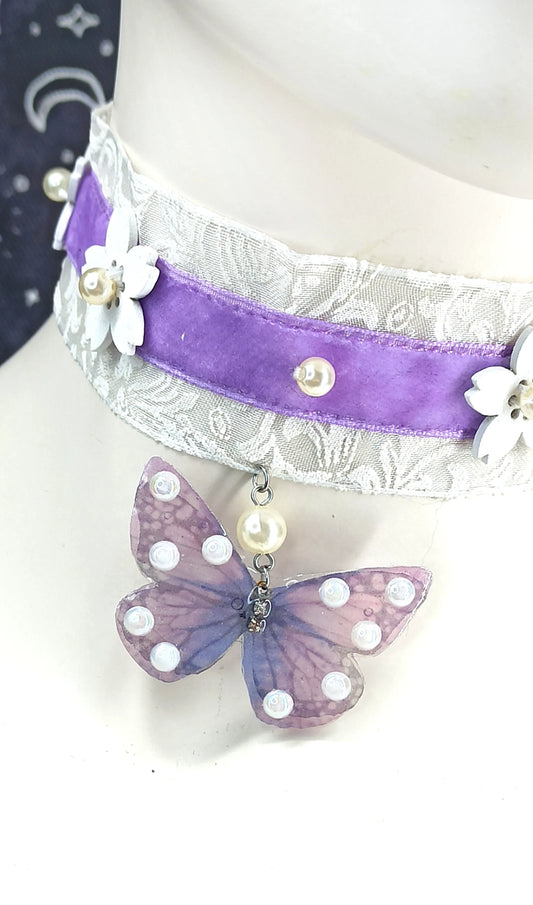 Ras de cou kawaii violet avec papillon, fleur et perles "Sweet Butterfly" fait main