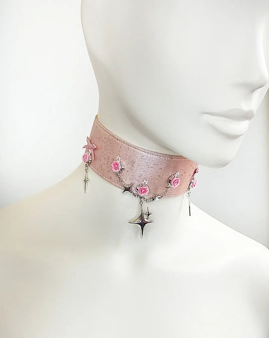 Ras de cou cuir vegan avec roses, noeuds et étoiles "Pink Star" fait main