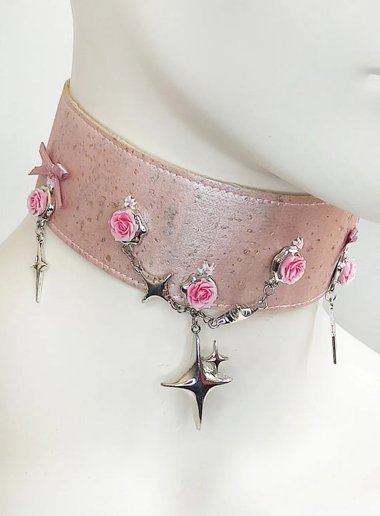 Ras de cou cuir vegan avec roses, noeuds et étoiles "Pink Star" fait main