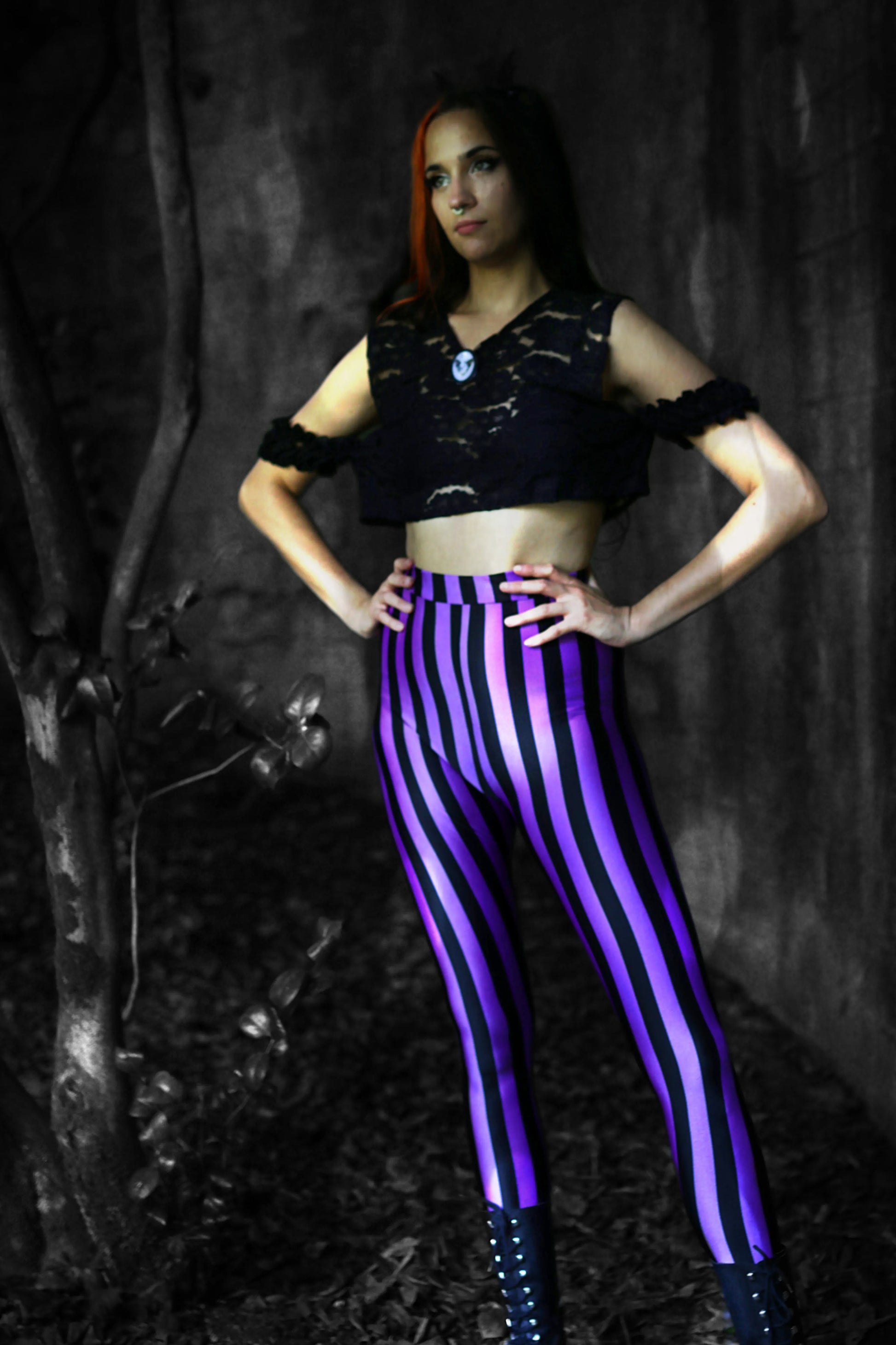 Legging gothique rayé noir et violet inspiré de Tim Burton. Extensible, confortable, fait main