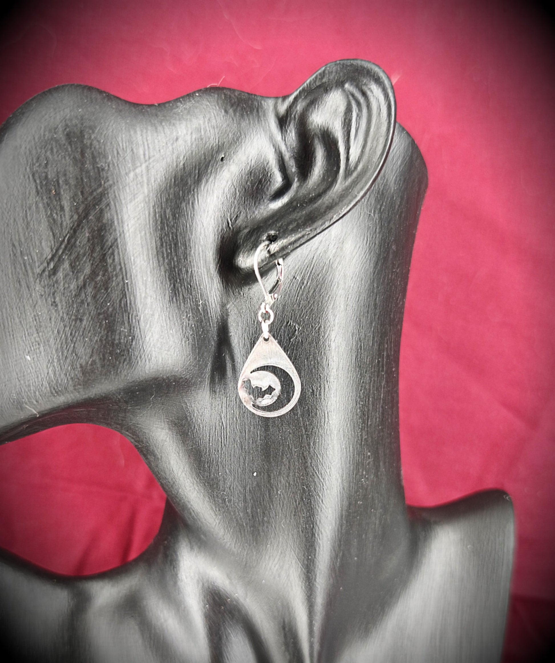 Paire de boucles d'oreilles en acier inoxydable avec lune et chauve-souris  fait main