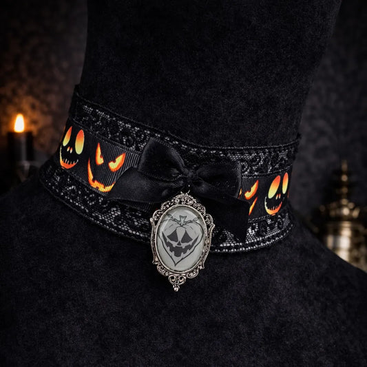 Ras de cou gothique avec pendentif et sourires citrouilles fait main