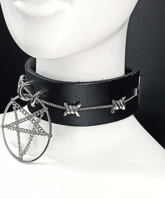 choker gothique cuir véritable et détails des chaînes avec barbelées
