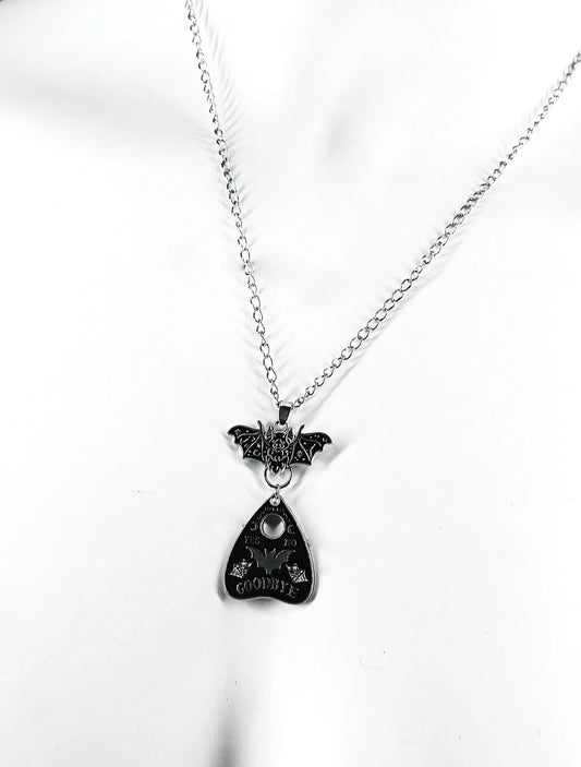 Collier gothique avec pendentif ouija et chauve-souris fait main