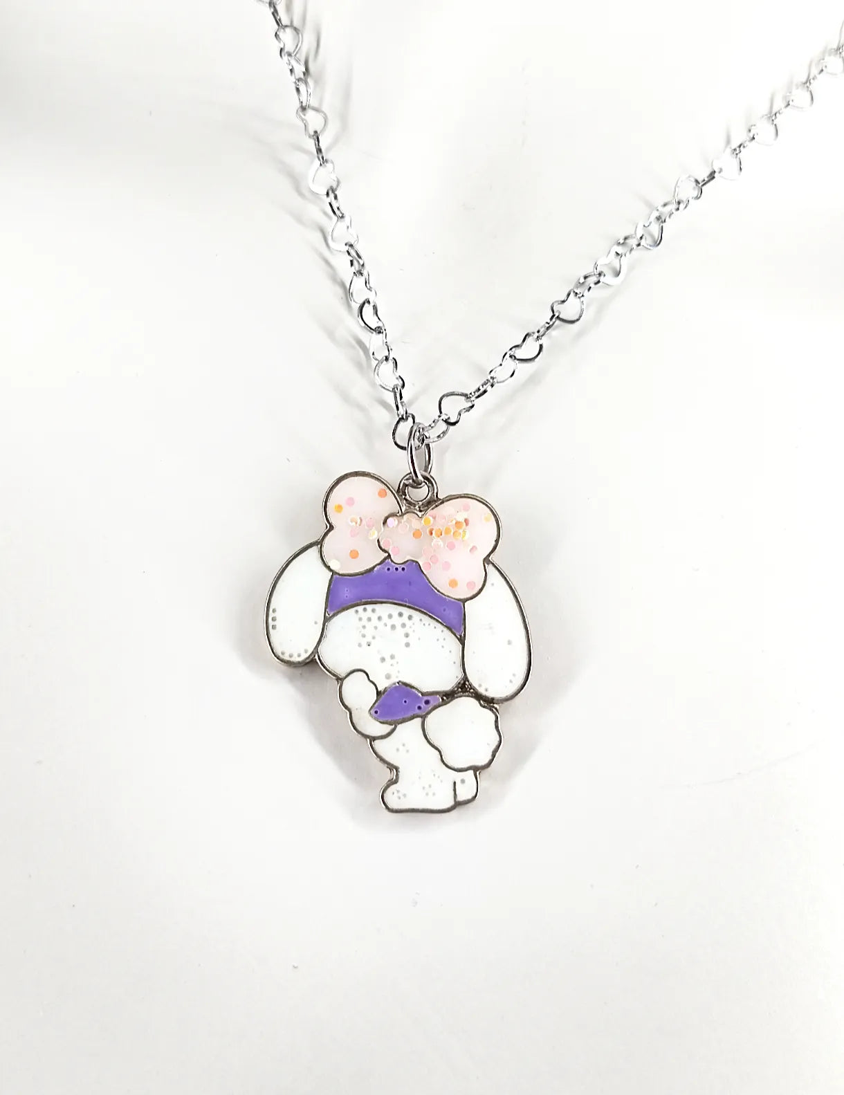 Collier Kawaii Lapin Fait Main en Résine & Acier Inoxydable – Bijou Pastel Goth Artisanal