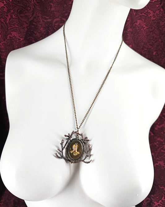 Collier Nature Pagan « Pensée Enchantée » – Fleur Séchée Incrustée en Résine – Fait Main