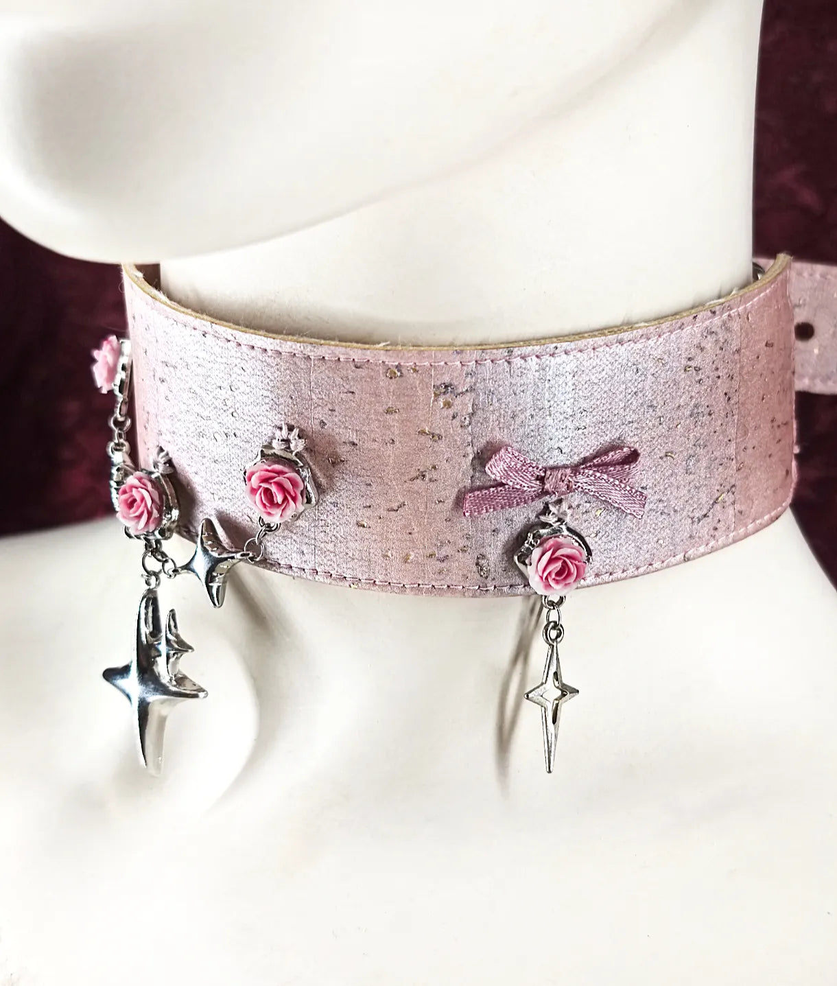 Ras de cou cuir vegan avec roses, noeuds et étoiles "Pink Star" fait main