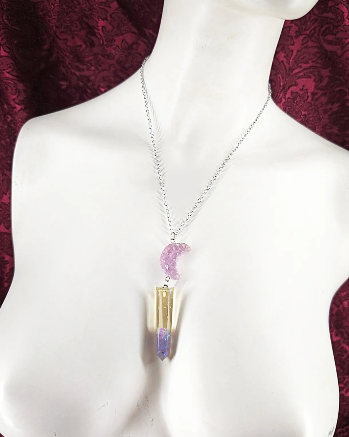 Collier kawaii lune violette avec cristal transparent et violet fait main