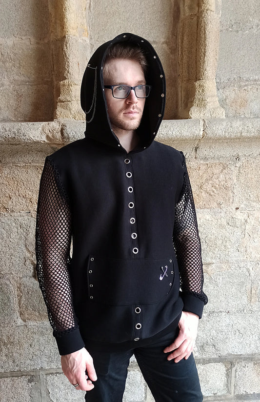 Sweat à capuche gothique homme avec manches en résille, chaînes argentées, œillets et épingles