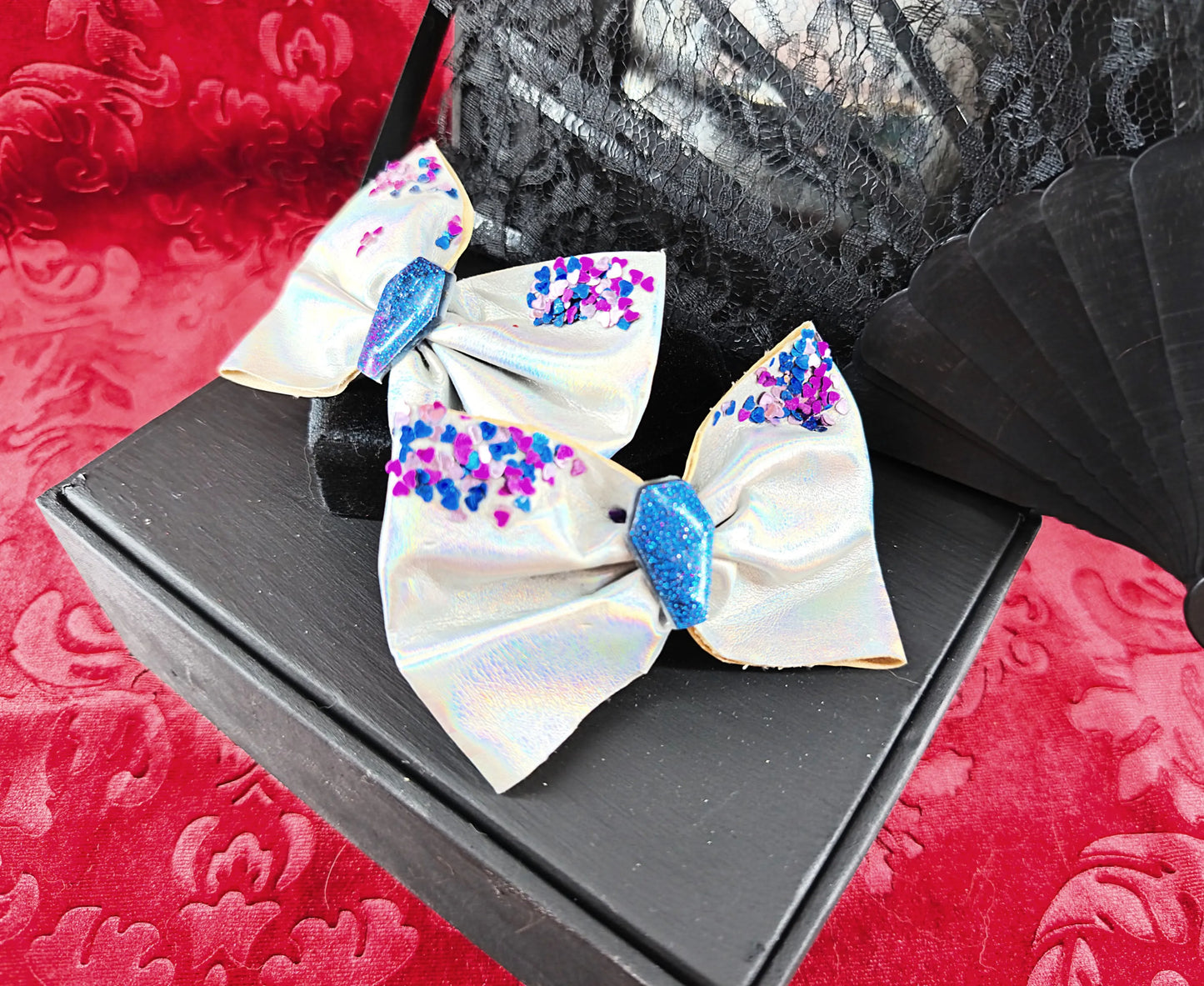 barrettes en simili cuir brillant avec paillettes violettes et roses