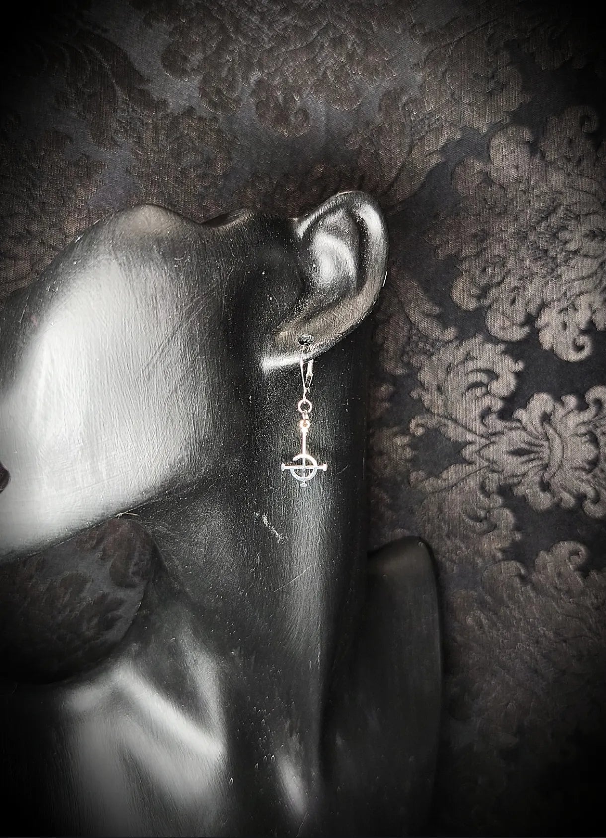 boucles d'oreilles Grucifix inspiré du groupe Ghost 