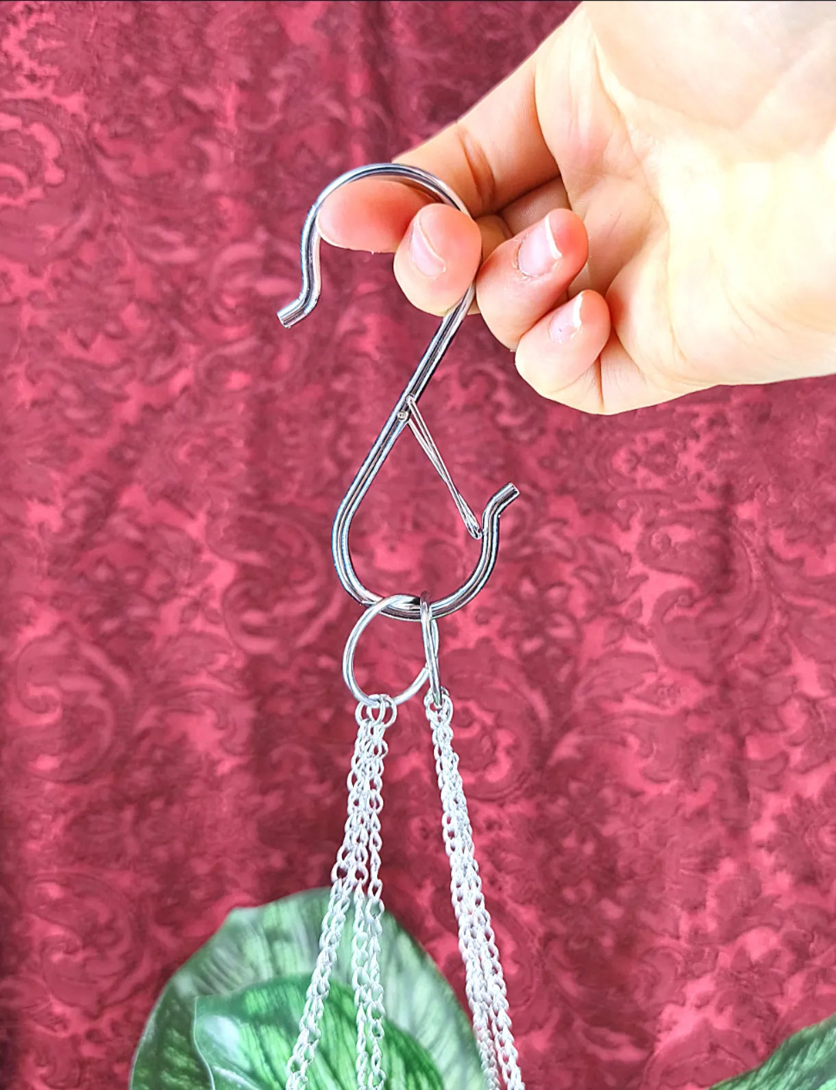 Détail du crochet de suspendu du pot 