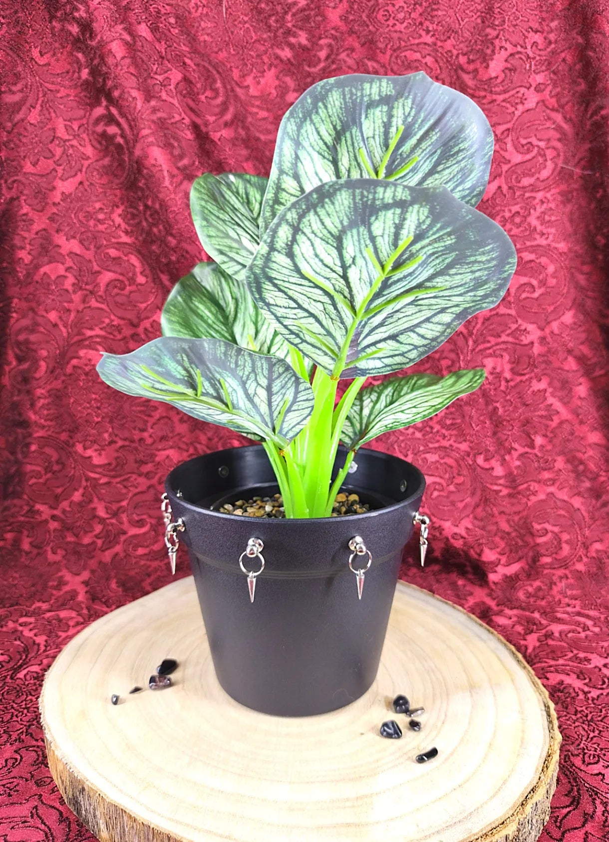 cache pot gothique noir pendentifs pointes