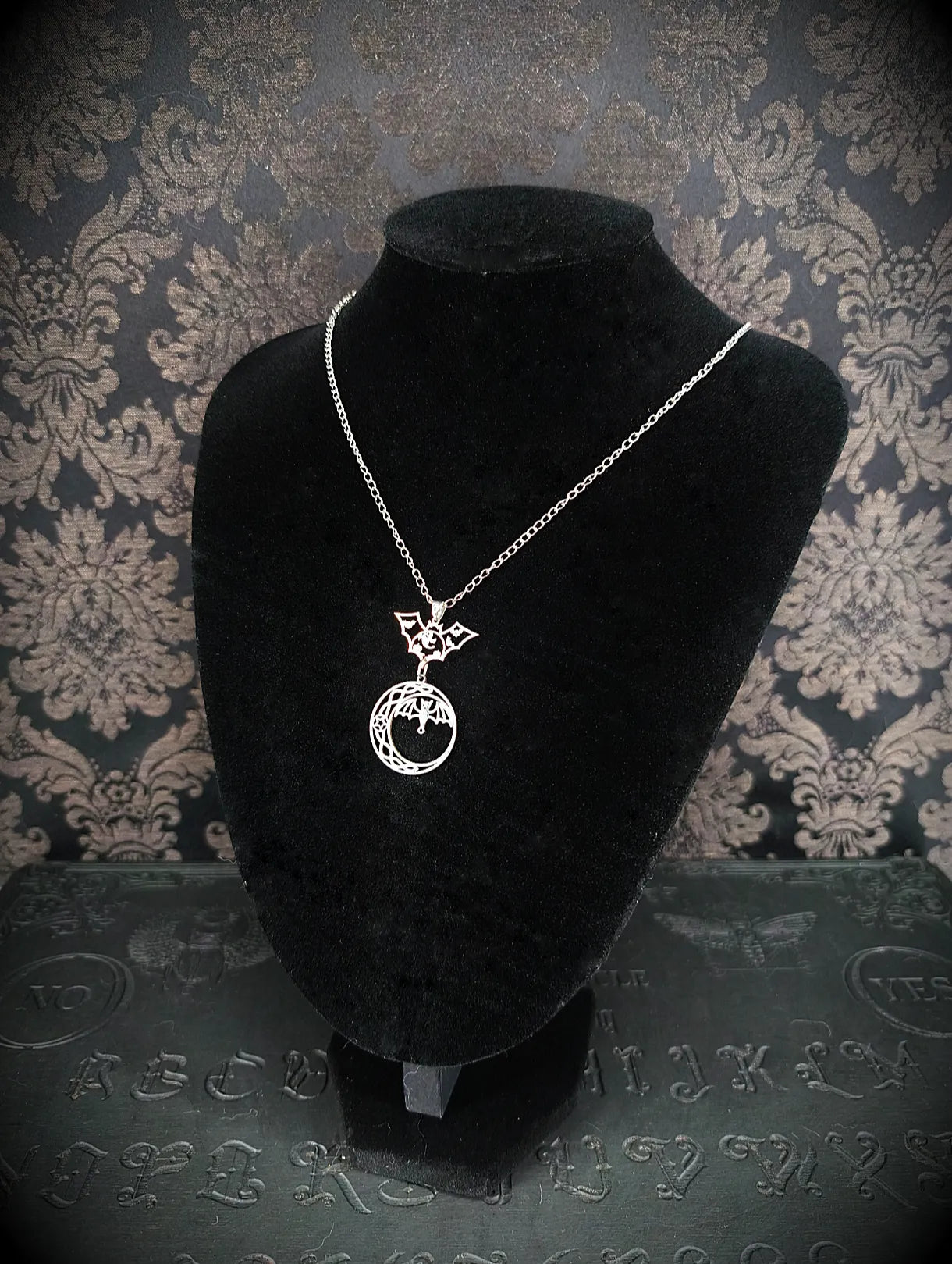 collier gothique chauve souris lune acier inoxydable