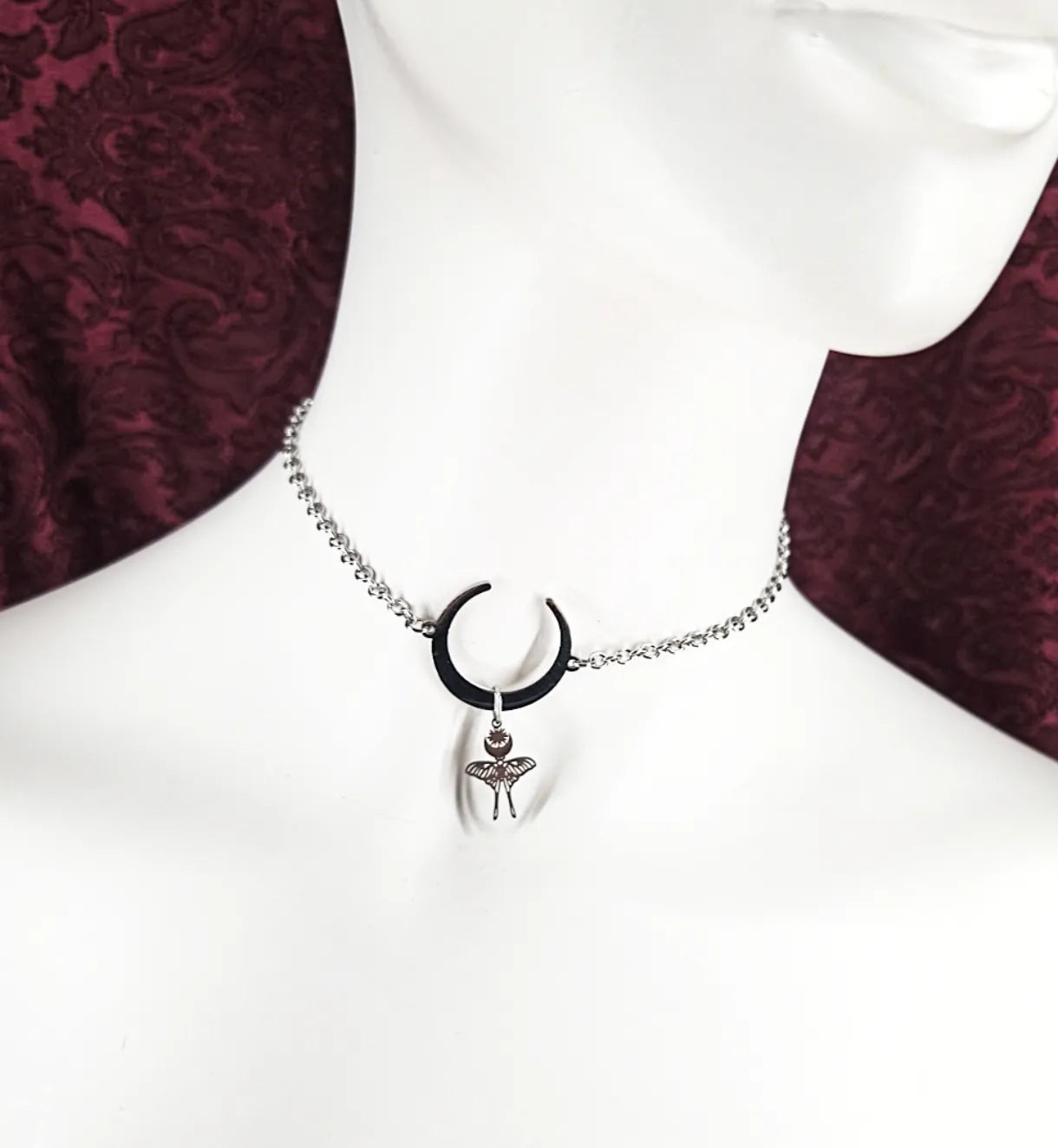 collier gothique croissant de lune