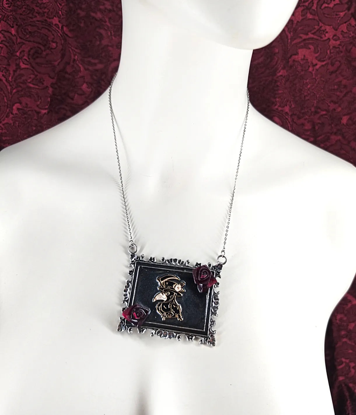 collier gothique médecin de la peste