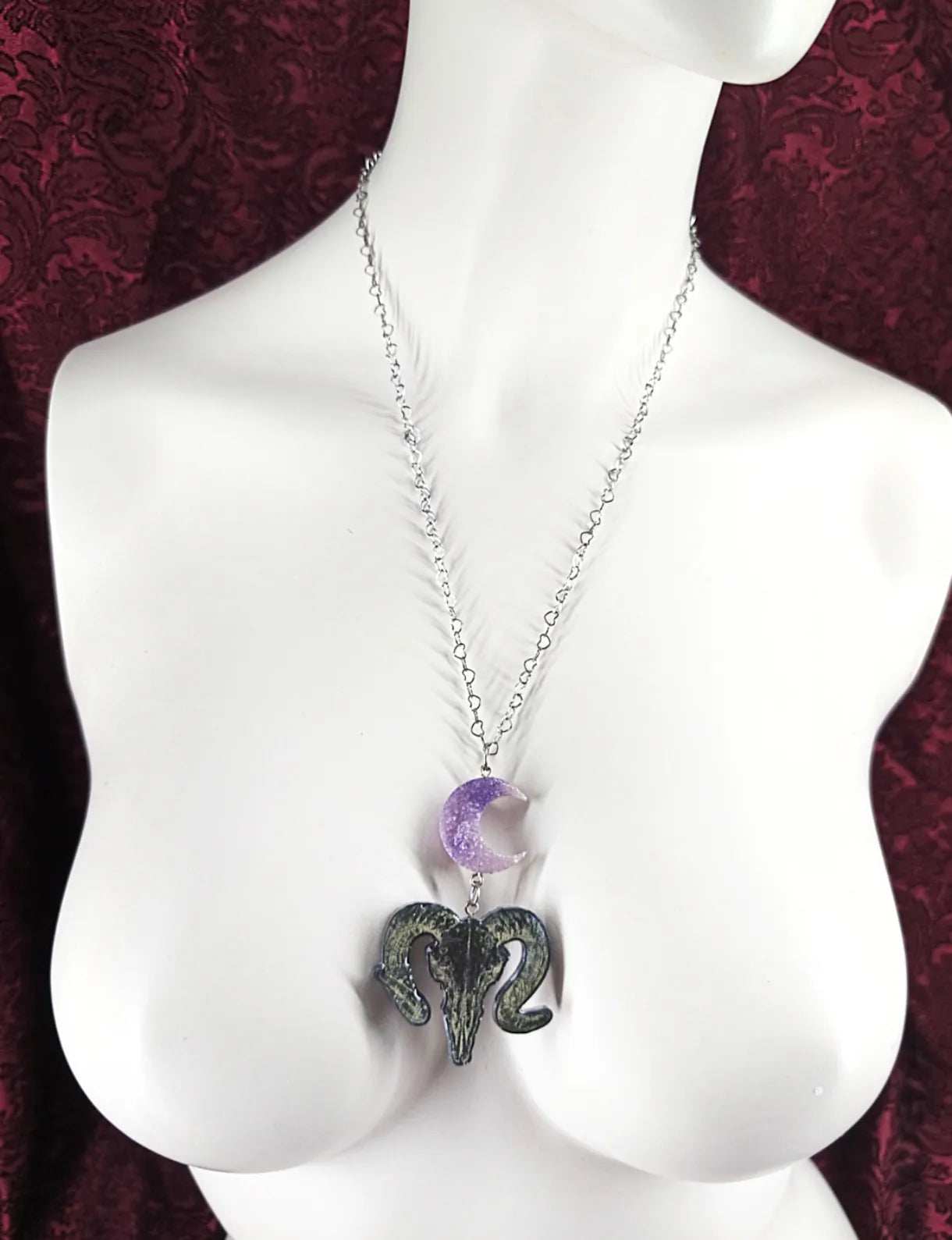 collier pastel goth crâne de bouc lune violette fait main