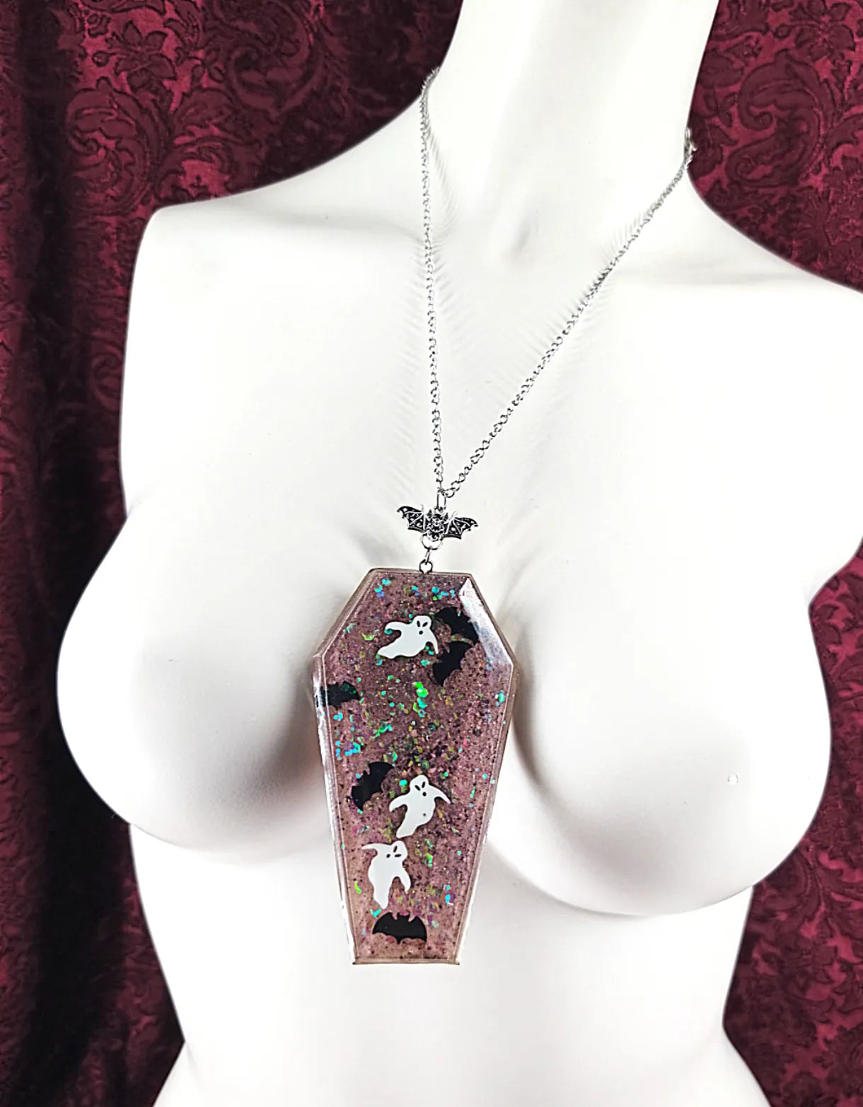 collier sautoir cercueil violet et chauve souris