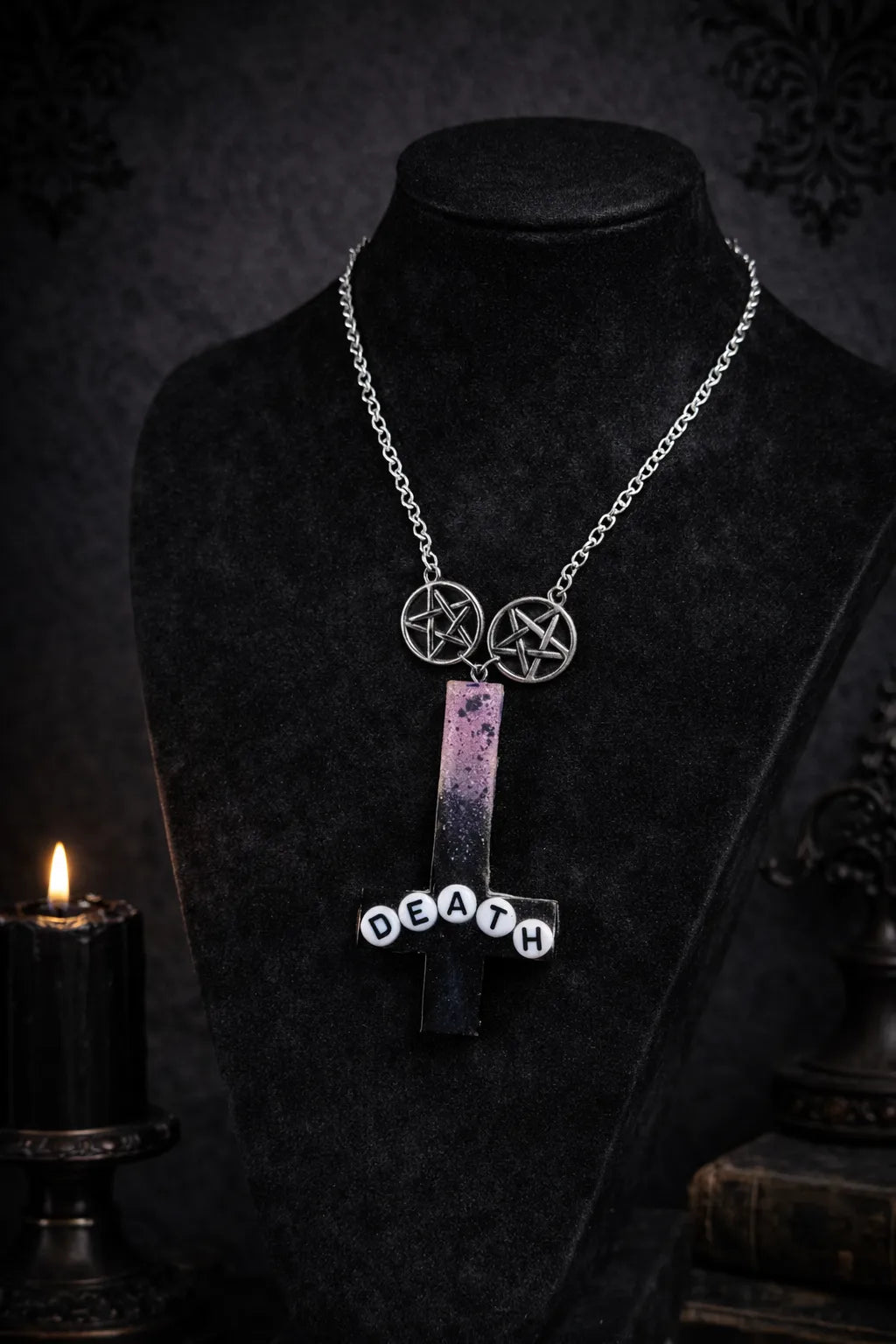 Collier goth croix DEATH noir et violet – Pentacle – Bijou fait main en acier inoxydable